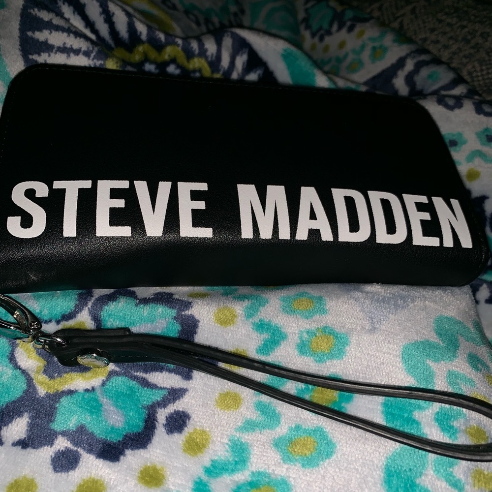 Steven madden wallet